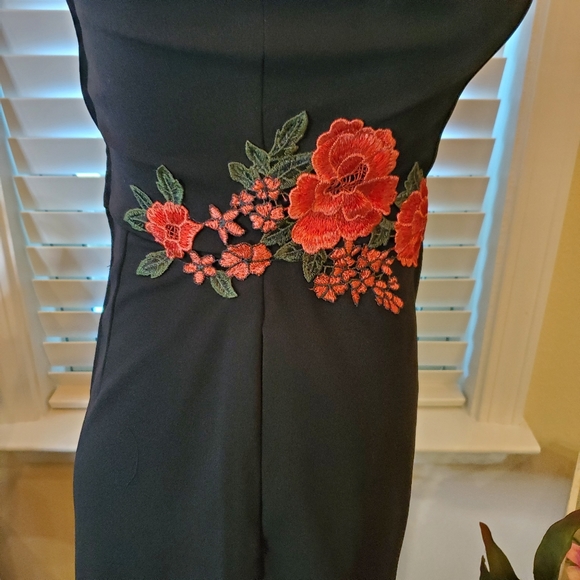 Black with Red Roses short Jumpier - Picture 12 of 12